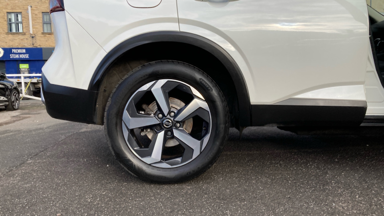 Nissan Qashqai 1.3 DiG-T MH N-Connecta 5dr Petrol Hatchback